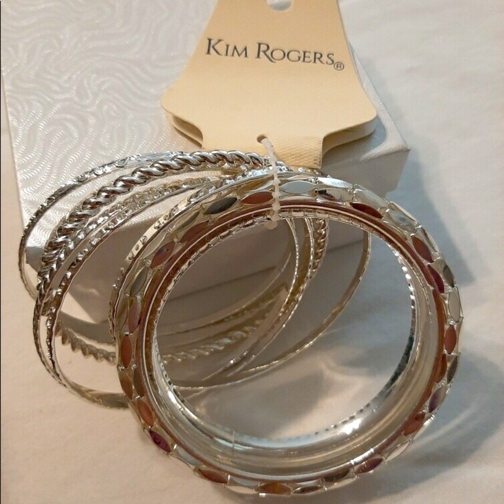 8 piece lightweight bangle set